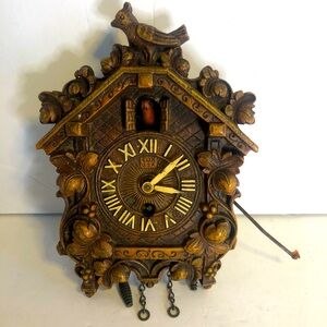 VTG Lux USA Bird Sirocco Ornate Floral Wall Cuckoo Clock Waterbury Leaf Conn